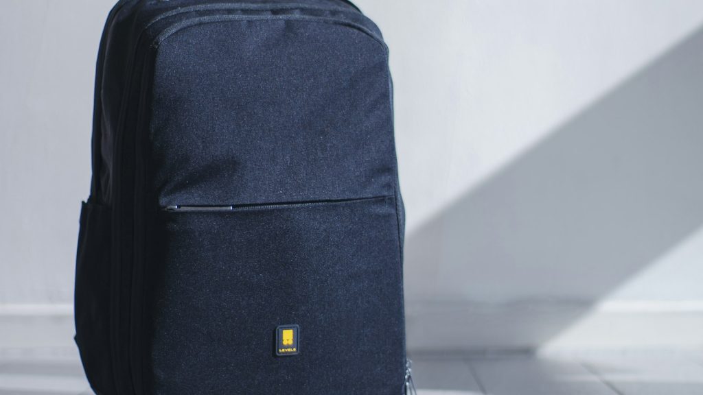 Dunkler technischer Laptop-Rucksack