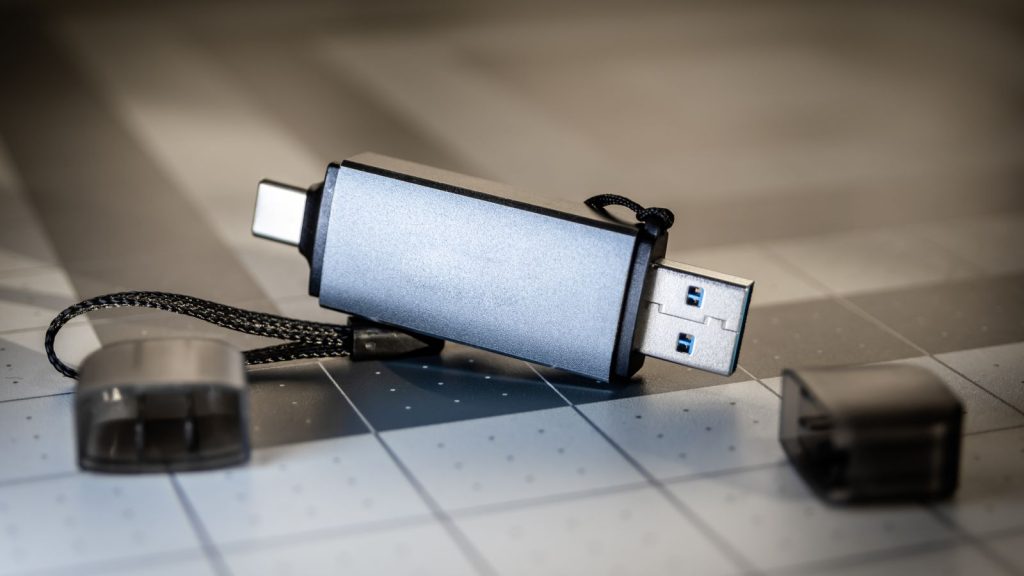 USB-Stick mit Lanyard, USB-C und USB-A